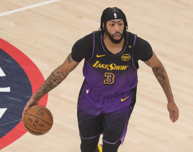 皇冠体育-浓眉暴论频出：文班冲DPOY靠舆论 球队拖累MVP竞争