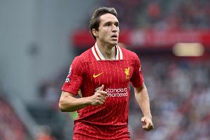 邮报：小基耶萨与斯洛特团队坦诚交流，决心继续留在利物浦