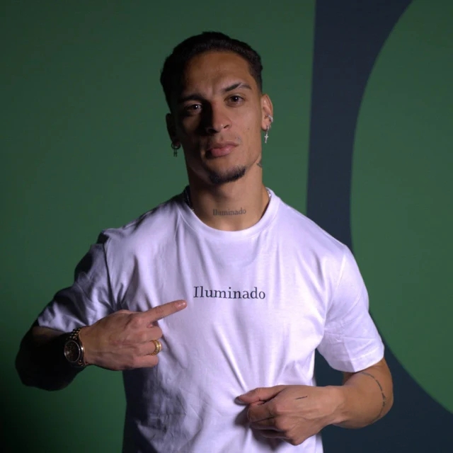 皇冠新体育-排面这一块！贝蒂斯推出安东尼联名服装，每卖一件球员都有分成