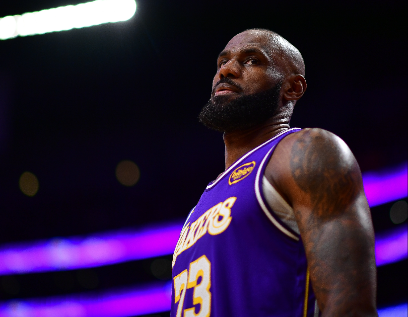 皇冠新体育-湖人117-135黄蜂 球员评价：2人优秀，2人及格，5人低迷