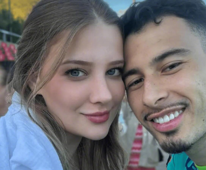 皇冠体育-阿森纳球星马丁内利未婚妻Isabella Rousso低调支持男友|曼城|加布里埃尔-马丁内利|加布里埃尔-保利斯塔|太阳报|球迷_新浪体育_新浪新闻