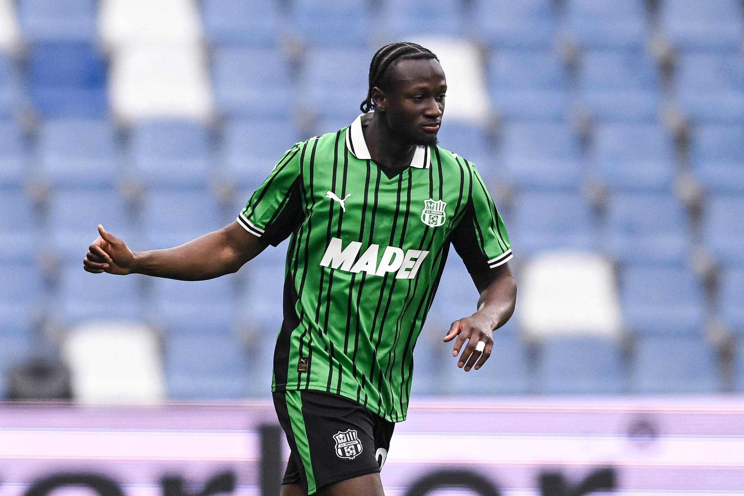 都体：国米对萨索洛中场科内感兴趣，上周派球探现场观看球员比赛