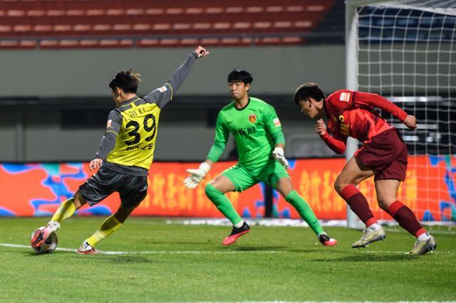 皇冠体育-5小将登场包揽两粒进球 年轻化的广州队未来可期